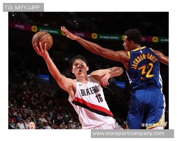 杨瀚森神勇防守一击扇飞弗里曼托篮下进攻皮球瞬间 杨瀚森神勇防守一击扇飞弗里曼托篮下进攻皮球瞬间