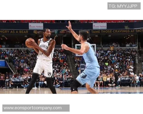 杰伦布朗表现稳定但未能带领球队获胜18投9中斩获25分6篮板4助攻