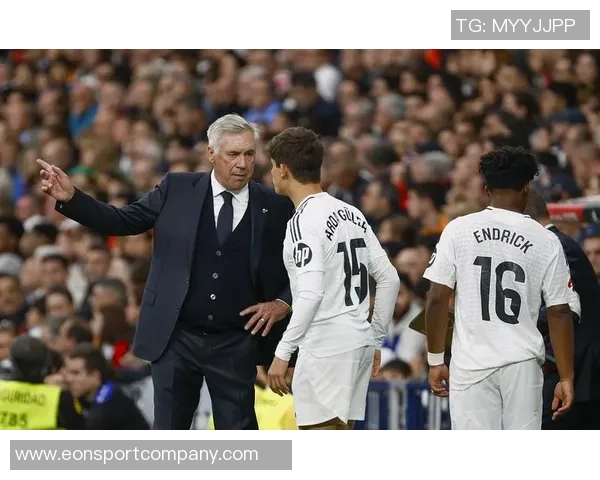 姆巴佩场边怒斥裁判四官要求专注比赛不应分心他人