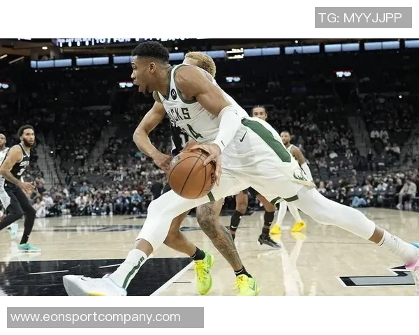 字母哥半场表现抢眼8投5中斩获15分3篮板2助攻独得11分助球队争胜