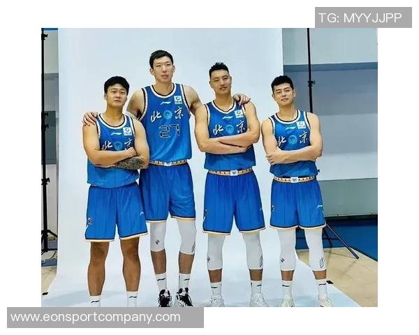 周琦与赵睿翟晓川方硕合影定妆照迎新赛季期待再创佳绩