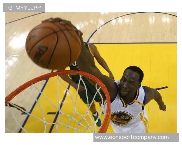 克鲁克斯在NCAA女篮赛中狂砍41分4篮板3助攻展现巨星风采 克鲁克斯在NCAA女篮赛中狂砍41分4篮板3助攻展现巨星风采