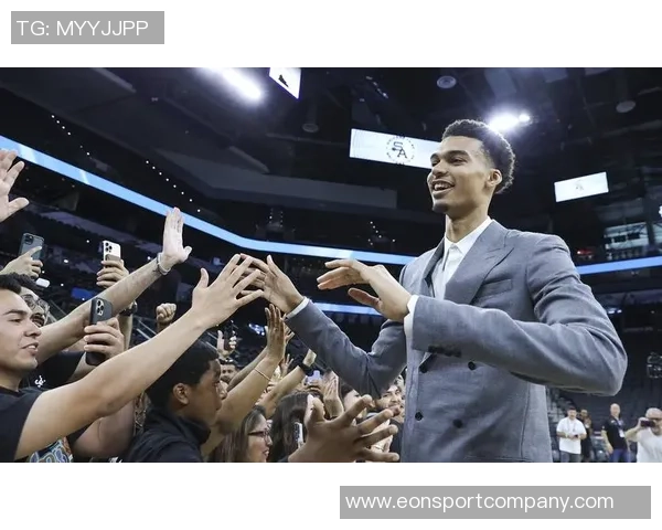 美媒曝网飞曾计划文班亚马担任首发五人组第三季主角引发热议