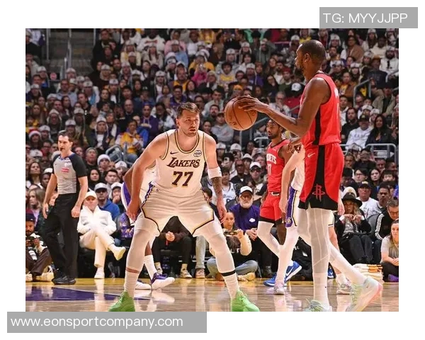 克鲁克斯在NCAA女篮赛中狂砍41分4篮板3助攻展现巨星风采