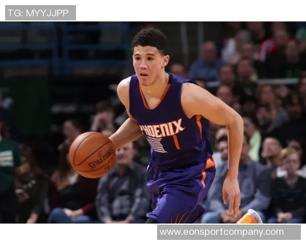 布克新赛季目标明确努力沟通助力每日进步稳步前行