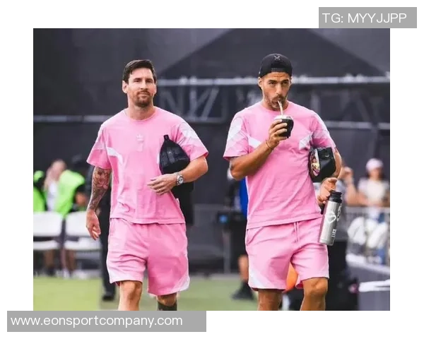 梅西苏牙德保罗齐聚海得拉巴球场包厢观赛引发球迷热议