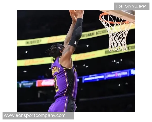 势如破竹的精彩瞬间弗拉格飞身大帽拉塞尔助攻浓眉空中暴扣