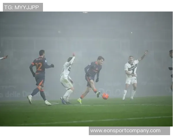 库普梅纳斯传中被扑后图拉姆紧随其后射门再遭门将拒绝