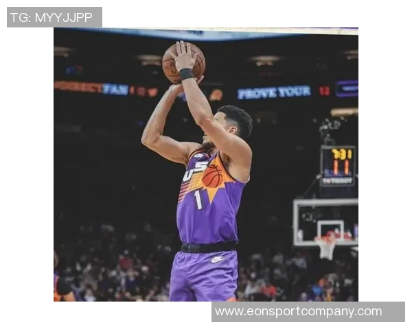 布克全场表现平平14投仅5中收获17分3篮板8助攻正负值高达16 布克全场表现平平14投仅5中收获17分3篮板8助攻正负值高达16